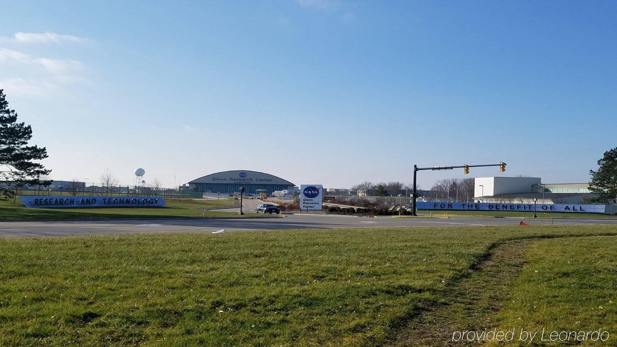Sonesta Simply Suites Cleveland North Olmsted Airport Exterior foto