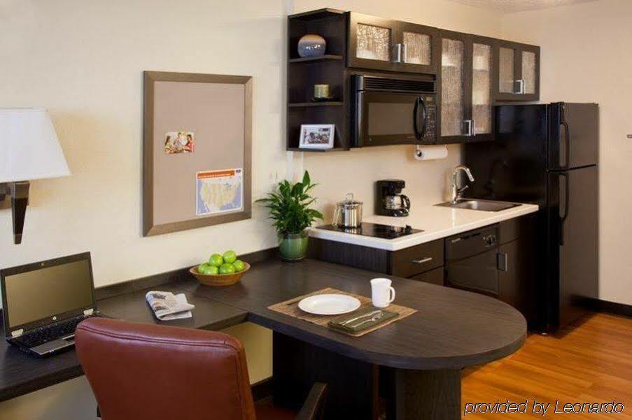 Sonesta Simply Suites Cleveland North Olmsted Airport Exterior foto